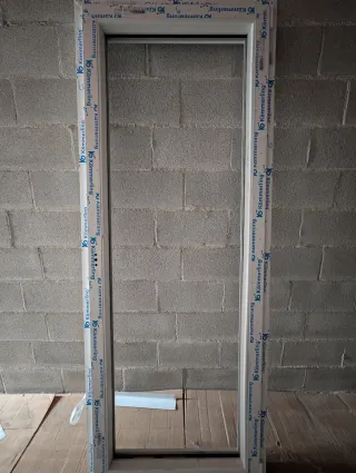 Puerta oscilobatiente Kommerling