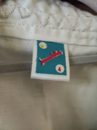 Traje árabe blanco y verde