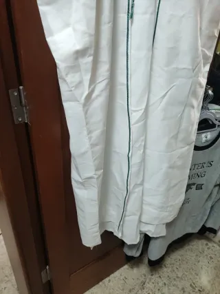 Traje árabe blanco y verde
