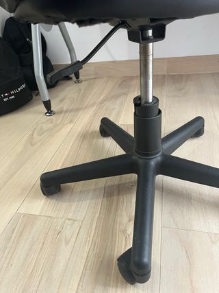 Mesa de escritorio negra + silla