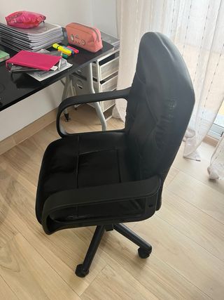 Mesa de escritorio negra + silla