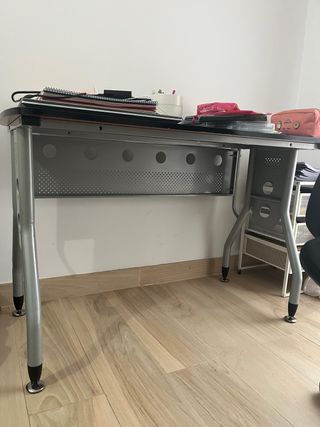 Mesa de escritorio negra + silla