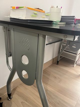 Mesa de escritorio negra + silla