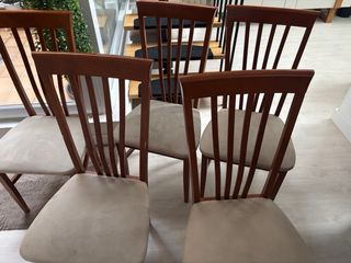 Mesa de comedor y 5 sillas de madera