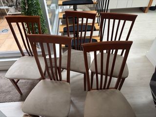 Mesa de comedor y 5 sillas de madera