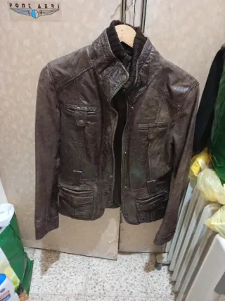 Chaqueta de cuero marrón