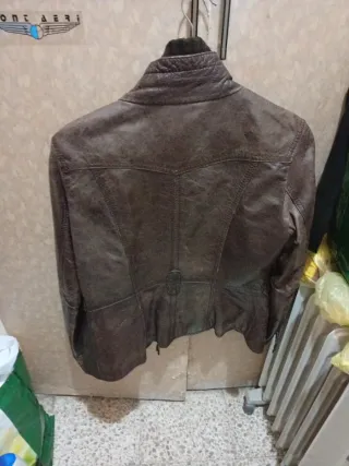 Chaqueta de cuero marrón