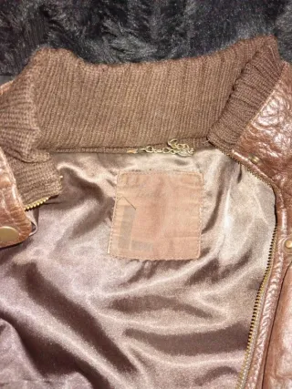 Chaqueta de cuero marrón