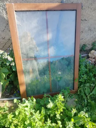 Ventana de persiana de madera
