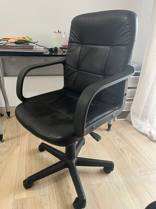 Silla de oficina negra + mesa