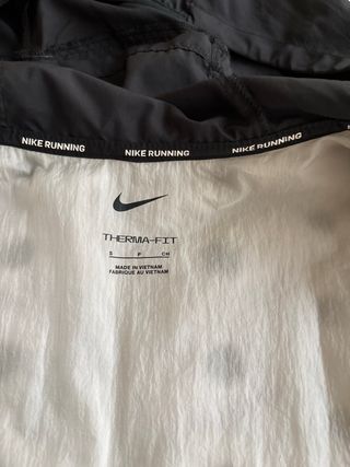 Chaqueta Nike Therma-FIT  Repel Running Negra.