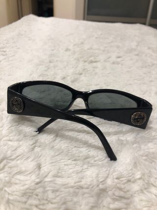 Gafas de sol negras y grises Gucci