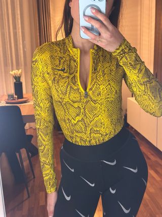 Body Nike donna stampa pitone giallo