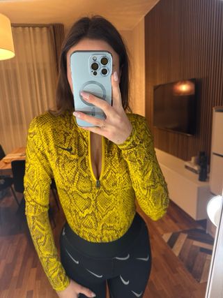 Body Nike donna stampa pitone giallo