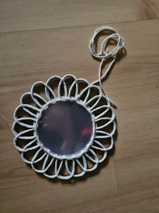 Espelho decorativo com corda