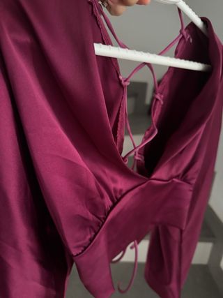 Blusa satinada burdeos manga larga