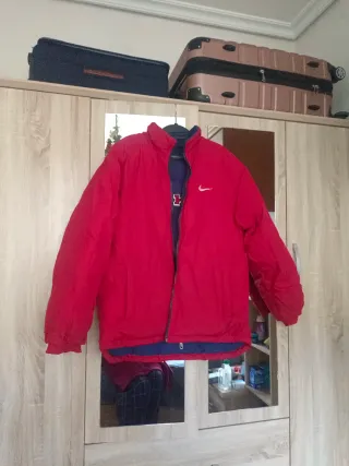 Chaqueta Nike reversible azul y roja