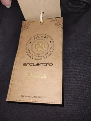 Pantalón pitillo encerado negro Talla 42