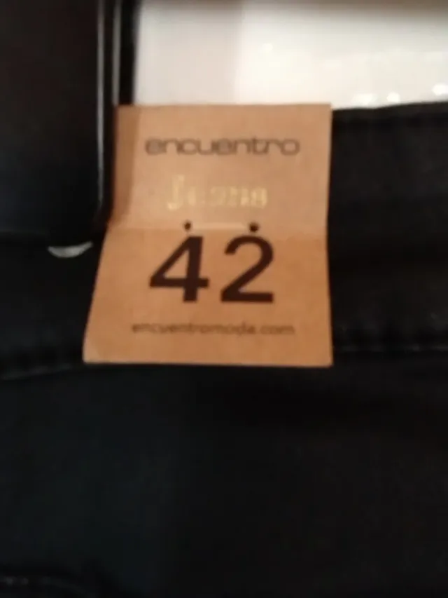 Pantalón pitillo encerado negro Talla 42