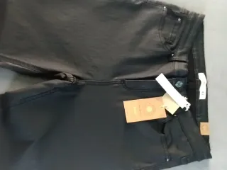 Pantalón pitillo encerado negro Talla 42