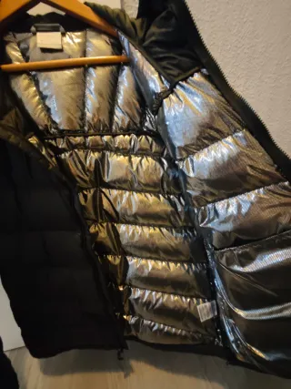 Chaqueta Columbia Hombre Negra. Con un parche