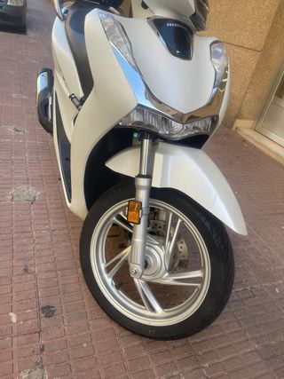 Honda SH 125i 2024 Blanca Smart Top Box