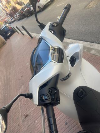 Honda SH 125i 2024 Blanca Smart Top Box