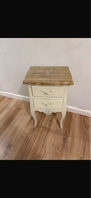 Mesilla de noche madera clásica beige
