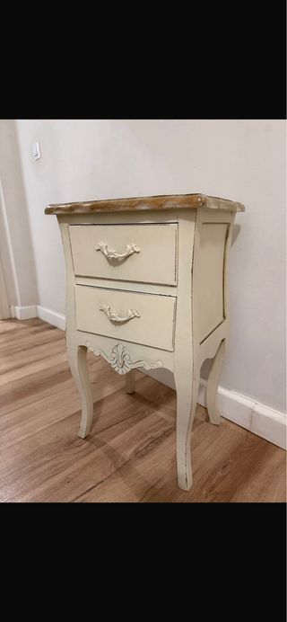Mesilla de noche madera clásica beige