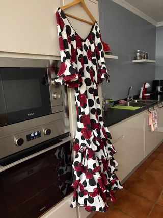 Traje de flamenca lunares y volantessin estrenar