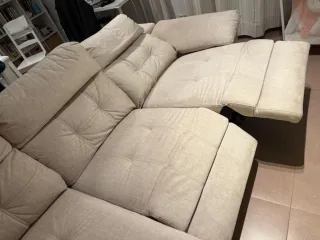 Sofá modular eléctrico de tela beige