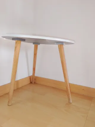 Mesa auxiliar triangular restaurada