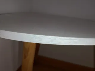 Mesa auxiliar triangular restaurada