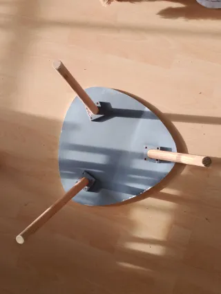 Mesa auxiliar triangular restaurada