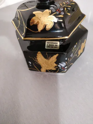 Bombonera porcelana pintada oro a mano