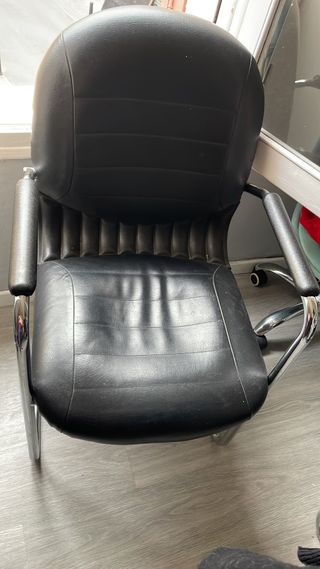Silla de oficina negra 2 cada una 10€