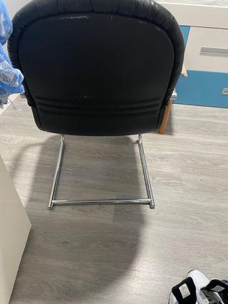Silla de oficina negra 2 cada una 10€