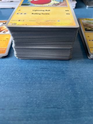 Lote cartas Pokémon.