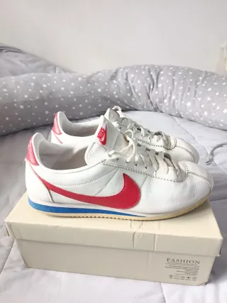 Nike Cortez Blancas y Rojas