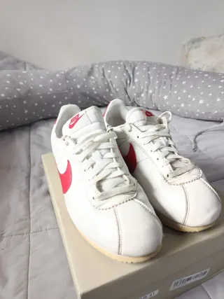 Nike Cortez Blancas y Rojas
