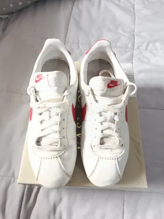 Nike Cortez Blancas y Rojas