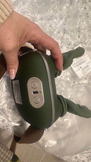 Masajeador eléctrico verde sin usar