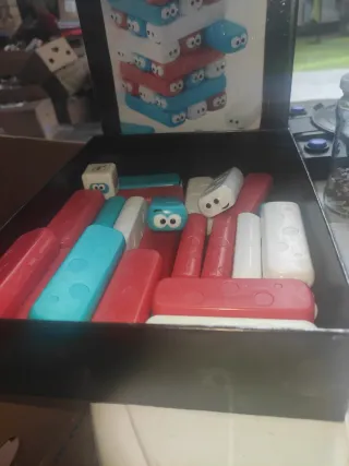 Juego de construcción con piezas de caritas