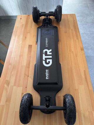 Monopatin electrico carbono - Evolve gtr carbon
