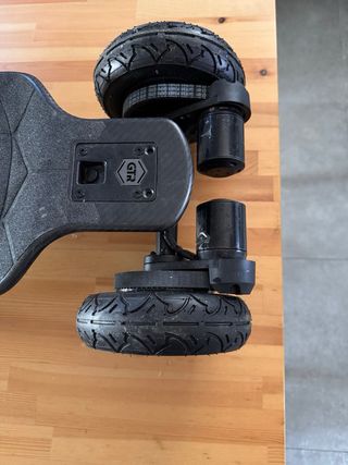 Monopatin electrico carbono - Evolve gtr carbon