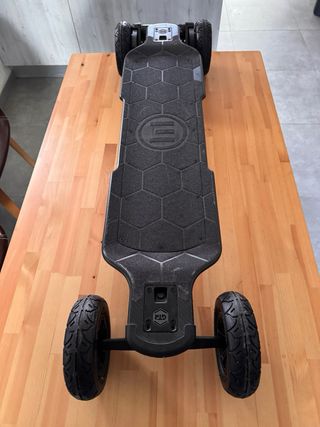 Monopatin electrico carbono - Evolve gtr carbon