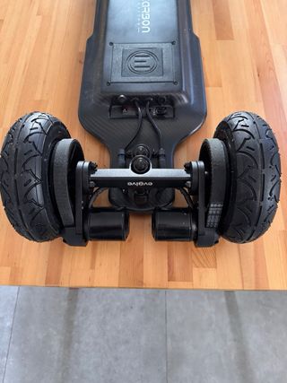 Monopatin electrico carbono - Evolve gtr carbon