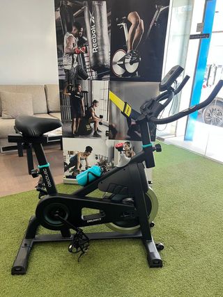 Bicicleta Cecotec Teseo 10000 de exposicion