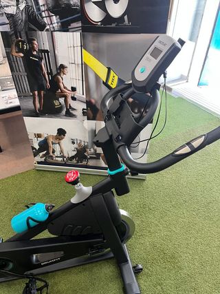 Bicicleta Cecotec Teseo 10000 de exposicion