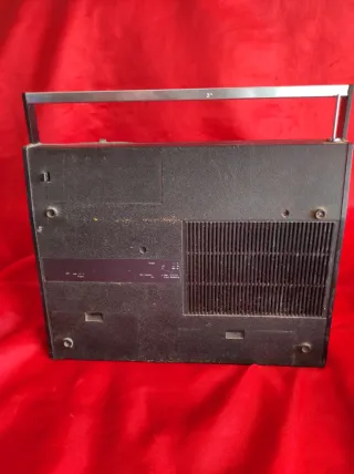 Radio y Casete Antigua Plata y Negro